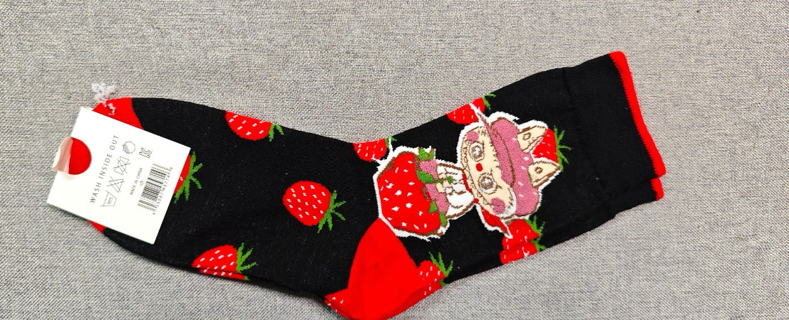 Par de Medias LABUBU – Diseño Fresa Kawaii